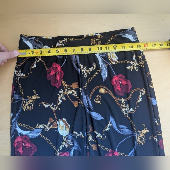 LAURA Women Wide Leg Pants Size 6 Black Red And Gold Colors Stretch Chains Roses - Picture 6 of 8